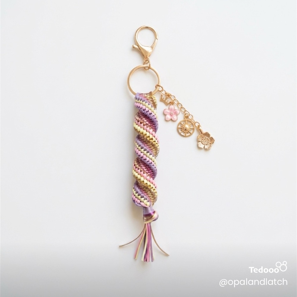 Rapunzel Dream Braid Keychain - Picture 3 of 4